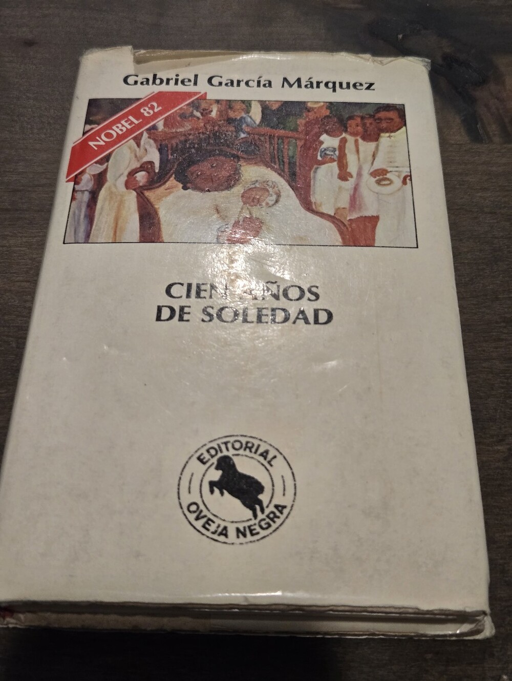 Gabriel García Márquez Cien Años de Soledad — White Hardcover Edition